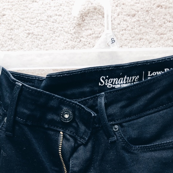 signature by levi black low-rise jeggings - Picture 2 of 4